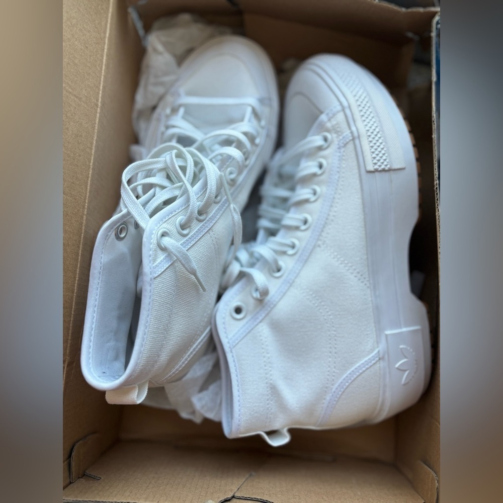 BNWT Adidas Nizza Trek W Sneakers - Women’s Size 8 - White/Gum Sole - Picture 14 of 14